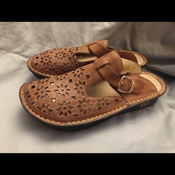 NEW ALEGRIA TAN LEATHER CUTOUT MULES SZ 39/9 - Picture 2 of 5